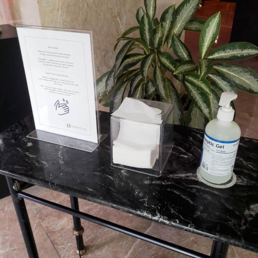 Garden Palace Hotel Surabaya Exterior foto