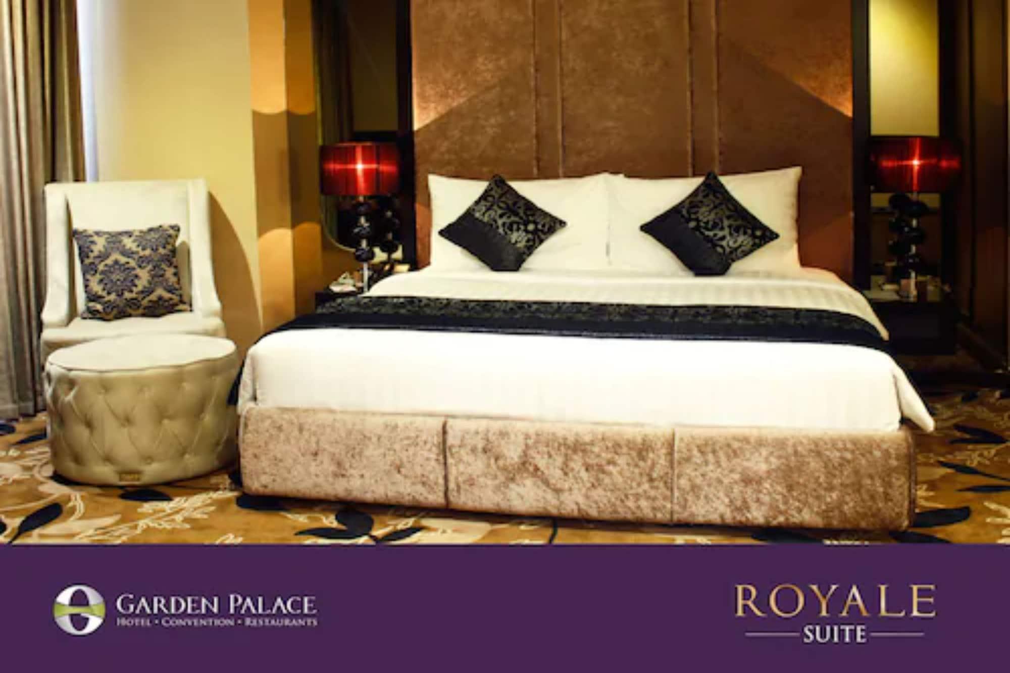 Garden Palace Hotel Surabaya Exterior foto