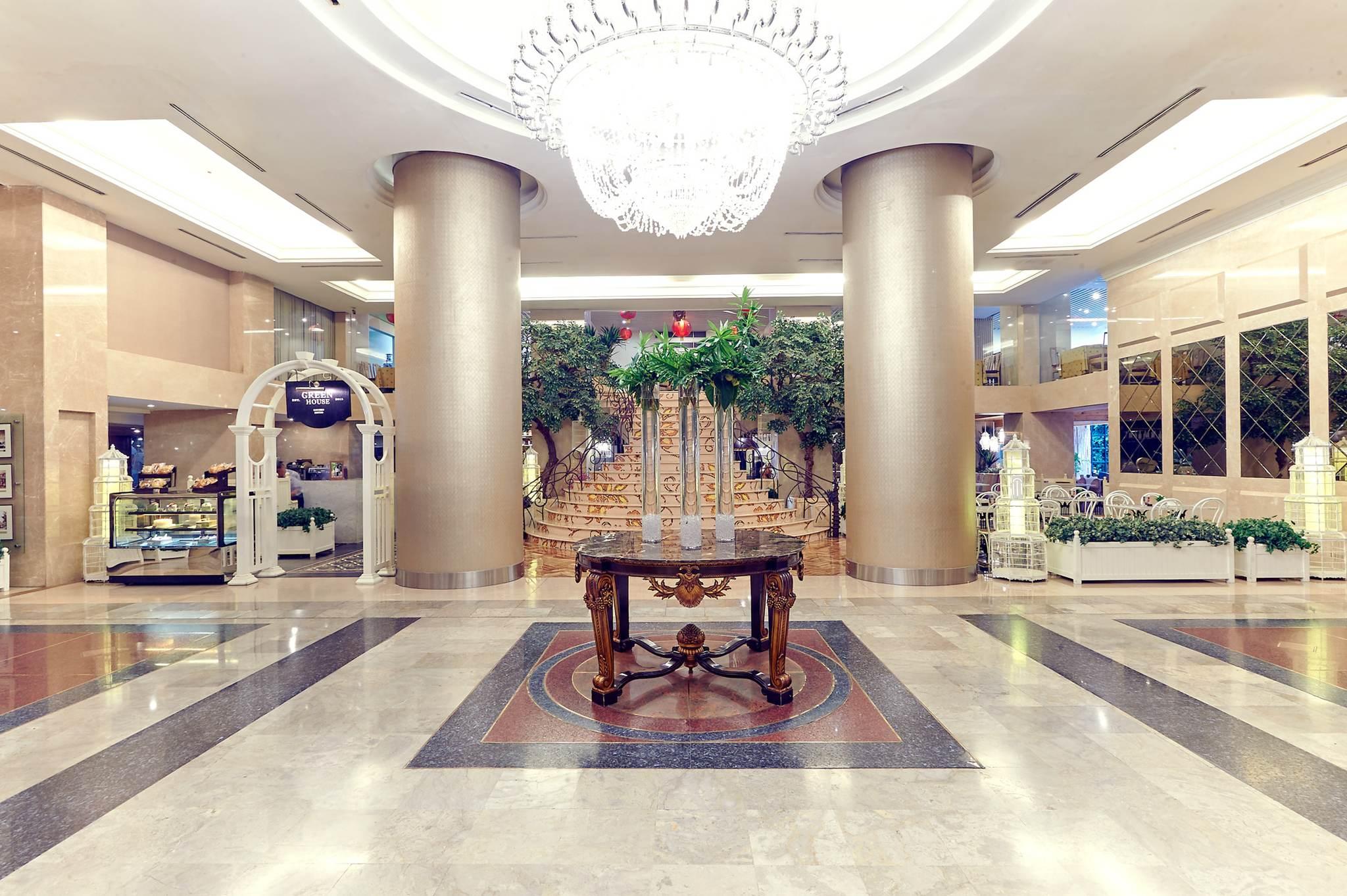 Garden Palace Hotel Surabaya Exterior foto