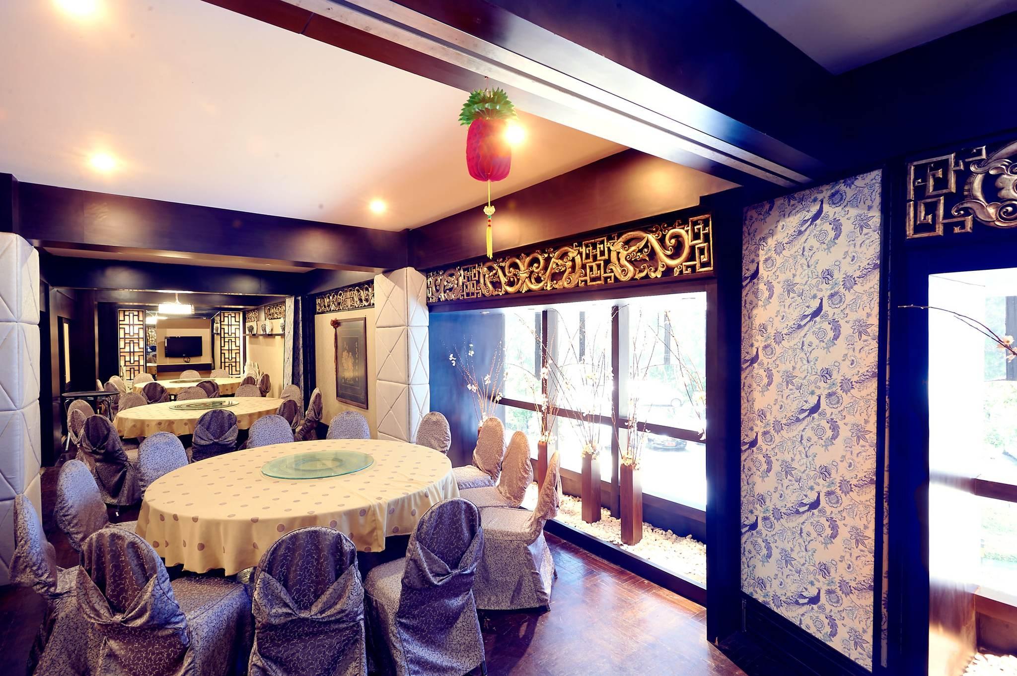 Garden Palace Hotel Surabaya Exterior foto