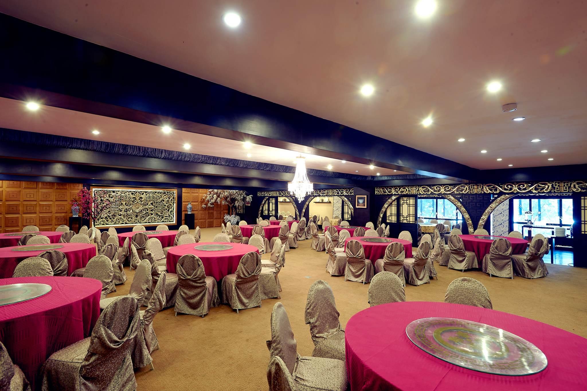 Garden Palace Hotel Surabaya Exterior foto