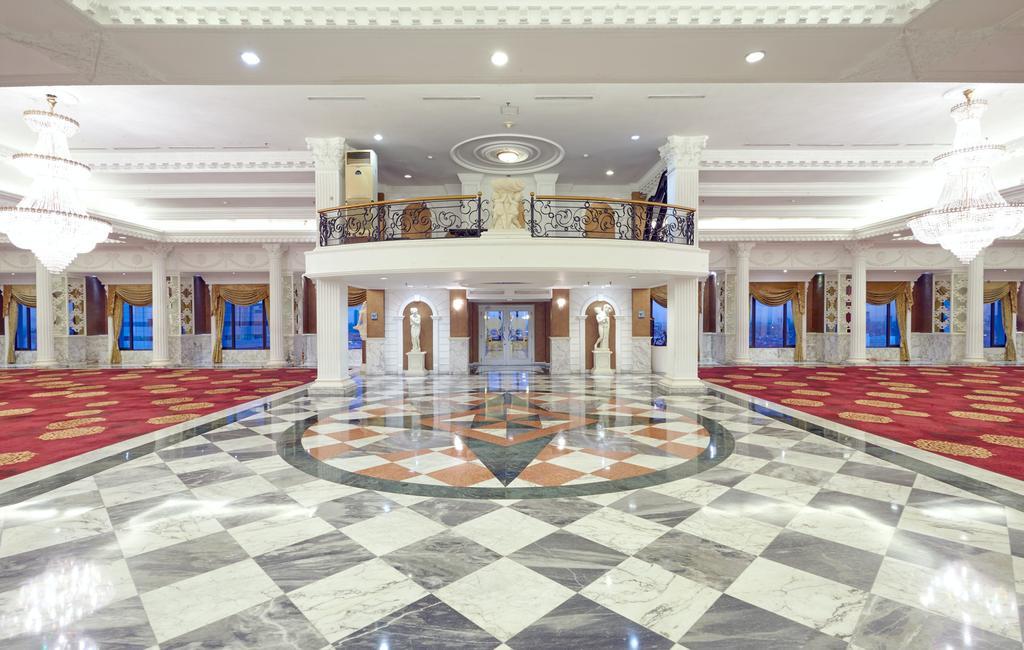 Garden Palace Hotel Surabaya Exterior foto