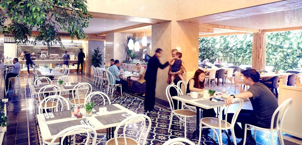 Garden Palace Hotel Surabaya Exterior foto