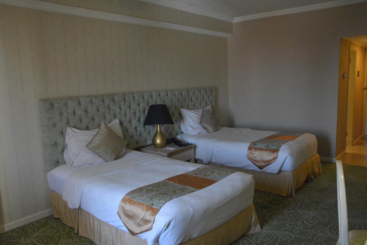 Garden Palace Hotel Surabaya Exterior foto